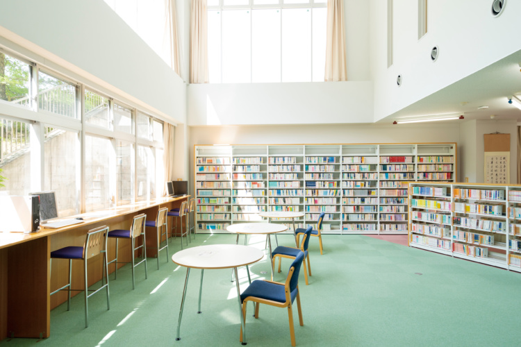 奈良学園登美ヶ丘の図書館