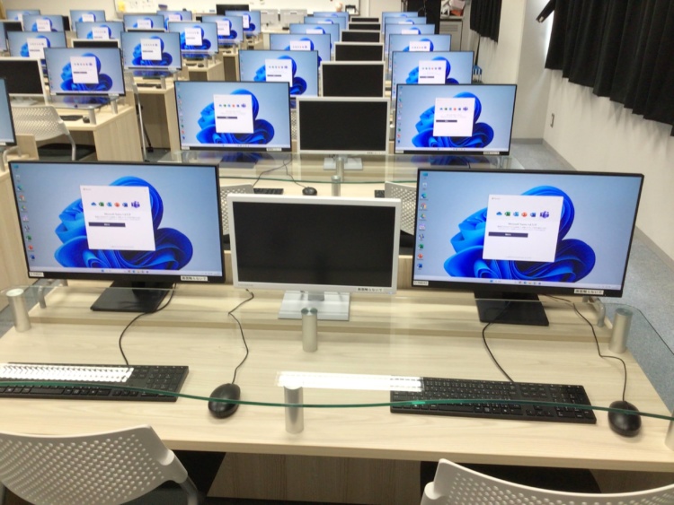 成田高等学校・同付属中学校のコンピューター教室