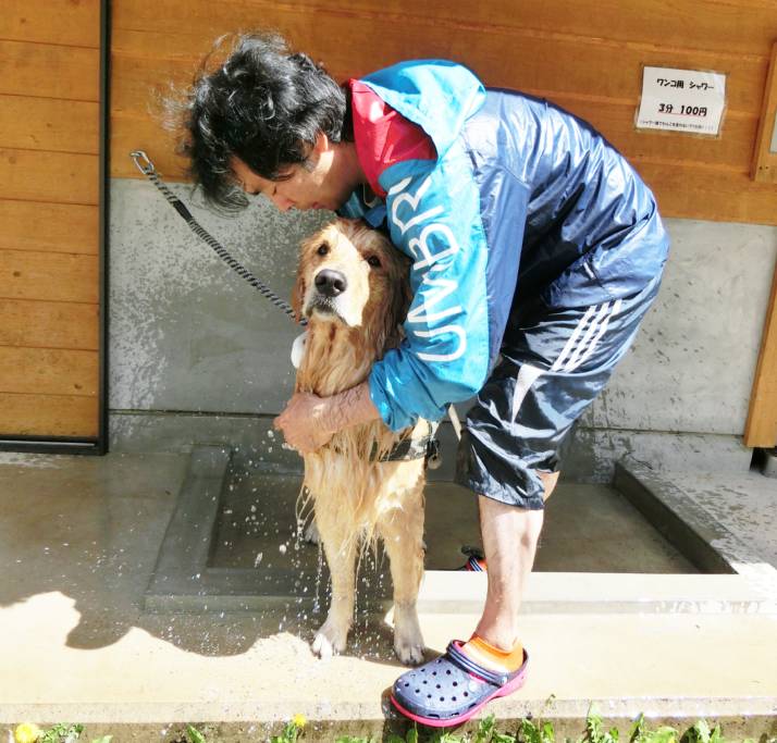 「N.E.W奥長良キャンプ場＆WANKO」の犬用シャワー
