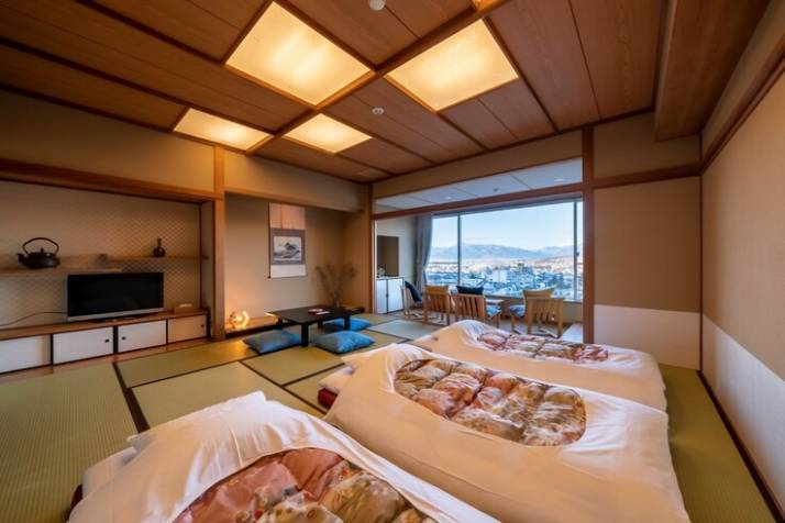 onsen hotel OMOTOの和室の客室