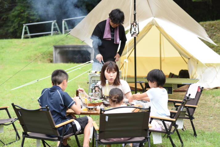 京都大呂ガーデンテラスの手ぶらキャンプの様子