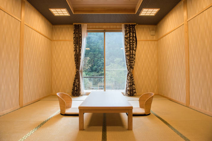 京都大呂ガーデンテラスの宿泊棟の和室