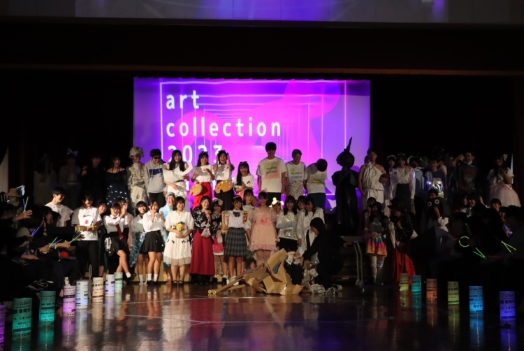 埼玉大学教育学部附属中学校のファッションショーの様子