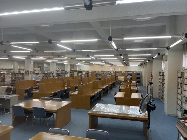 香川誠陵中学校・高等学校の図書室