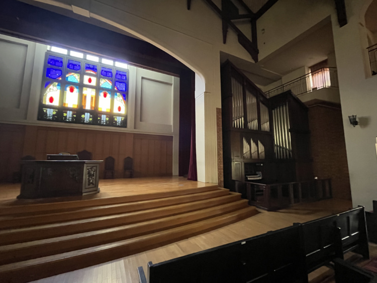 静岡英和女学院中学校・高等学校の礼拝堂のパイプオルガン