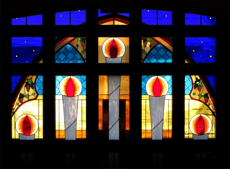 静岡英和女学院中学校・高等学校の礼拝堂のステンドグラス