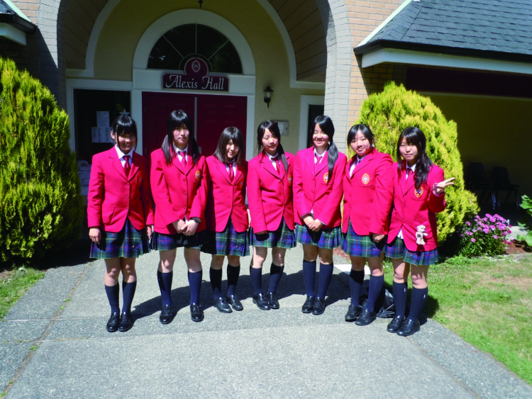 静岡英和女学院中学校・高等学校の留学先の制服