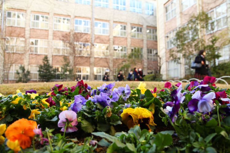 頌栄女子学院中学校・高等学校の中庭