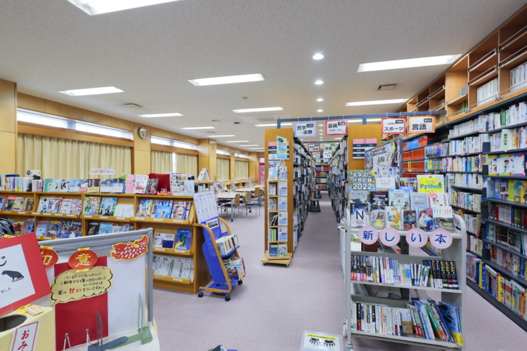たくさんの蔵書がある湘南学園中学校高等学校の図書室