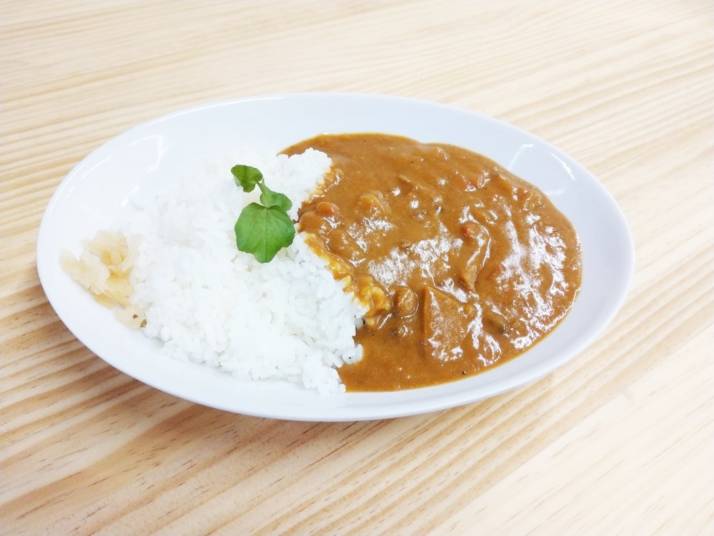 「道の駅スパ羅漢」の併設レストランで提供される「あわび茸カレー」
