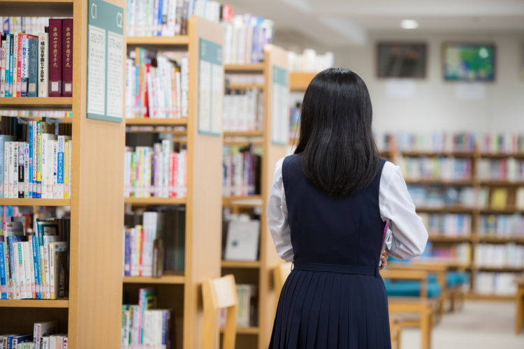 椙山女学園中学校の図書館