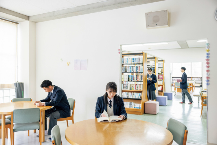 武田中学校・高等学校の図書館