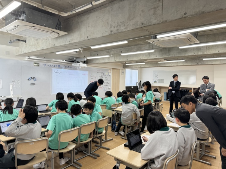 田中学園立命館慶祥小学校の探究学習「LINK」の授業風景