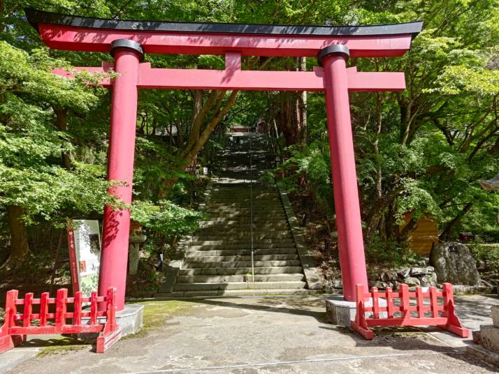 談山神社の鳥居と石階段