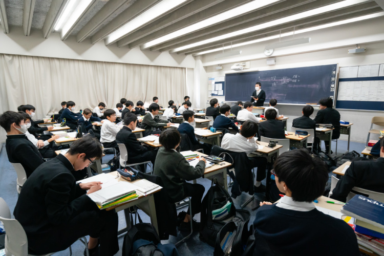 東京都市大学付属中学校・高等学校で授業を受ける生徒たち