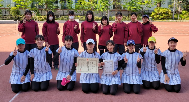 東京家政大学附属女子高等学校ソフトテニス部の集合写真