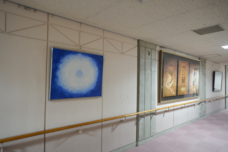 東京成徳大学中学・高等学校（中高一貫部）の廊下