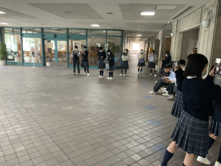 東京成徳大学中学・高等学校（中高一貫部）の生徒たちの様子