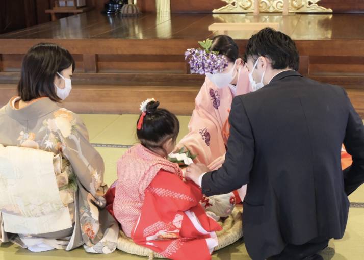 十日恵比須神社における七五三ご祈願での玉串拝礼の様子その2