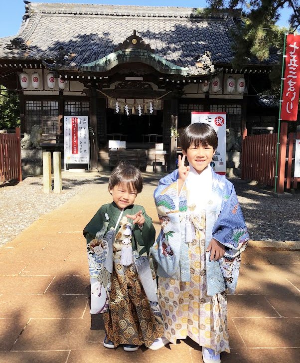吉田神社拝殿前の七五三写真