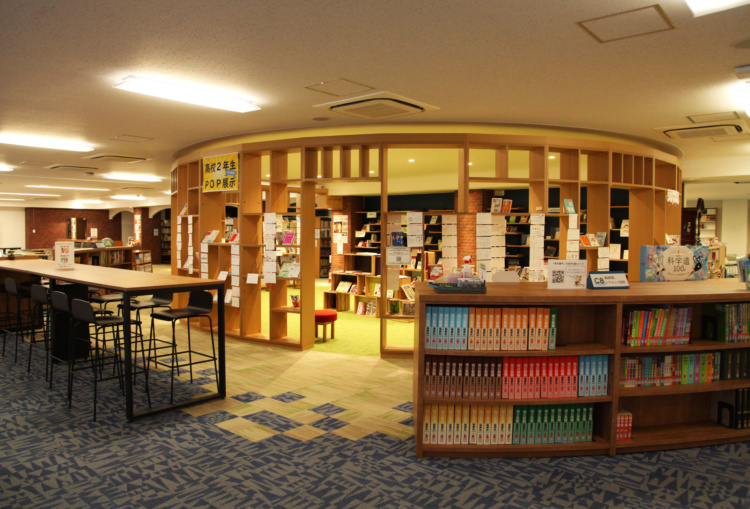 山脇学園中学校高等学校にあるラーニングフォレストの書架
