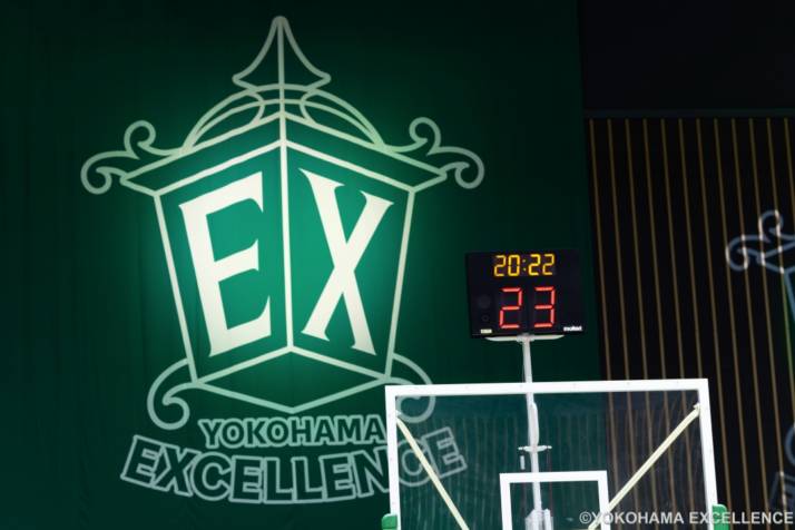 ガス灯をモチーフにした「横浜エクセレンス」のクラブエンブレム