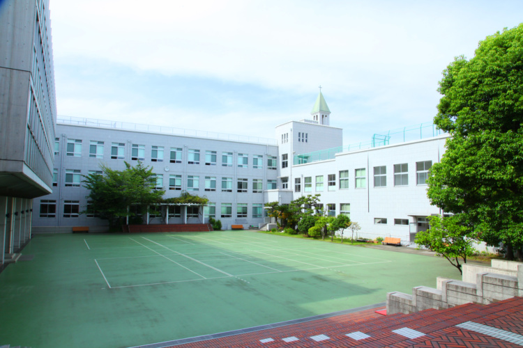 横浜雙葉中学高等学校の中庭