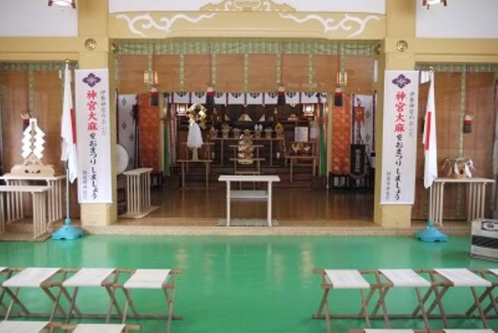 「米之宮浅間神社」の本殿内部
