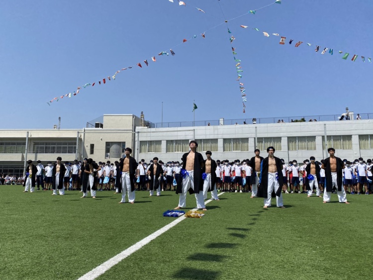 逗子開成中学校・高等学校の体育祭における応援合戦の様子