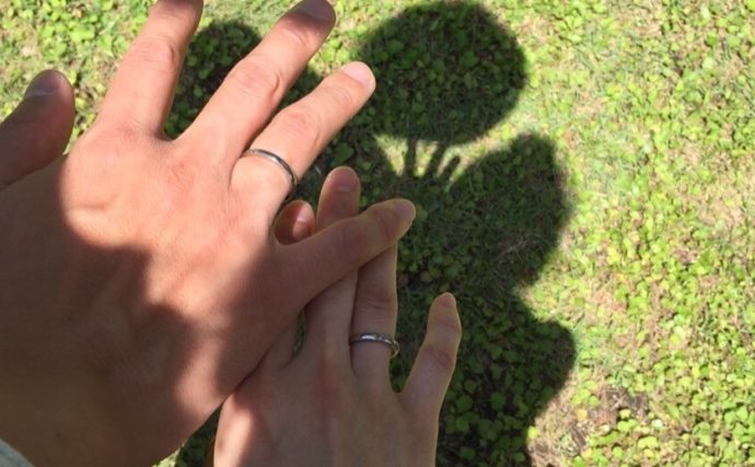 お二人の結婚指輪の写真