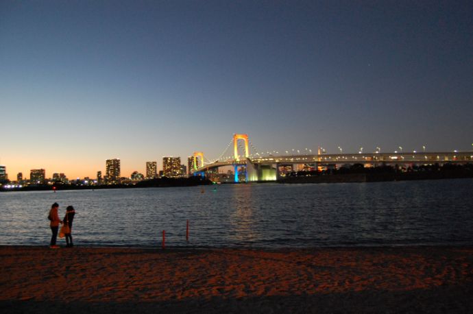 東京英会話クラブ海辺デートのイメージ写真