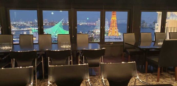 神戸ポートタワーホテルのレストラン神戸倶楽部から見る夜景